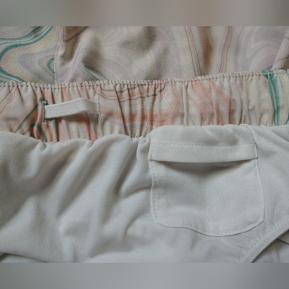 Old Navy Women's Medium Stretchtech Dry Quick Dolphin Hem Run Shorts - Picture 8 of 11